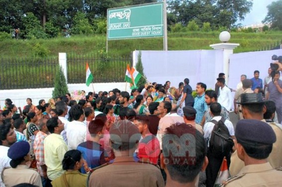 TMC expecting huge gathering of mass from different corners of state in Vivekananda stadium, TMC supremo Mamata Banerjee to attend mass gathering on Tuesday TMC expecting huge gathering of mass from different corners of state in Vivekananda stadium, TMC supremo Mamata Banerjee to attend mass gathering on Tuesday
